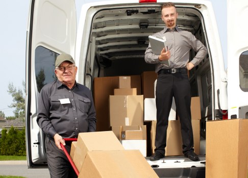 Local van service handling boxes and household items in Upminster Bridge