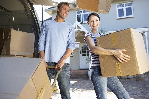 Booking and payment conditions for a man with van transport service